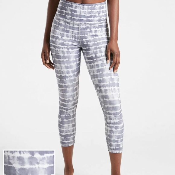 Athleta Pants - Athleta Elation Printed Capri Striped Marled Legging Size Large